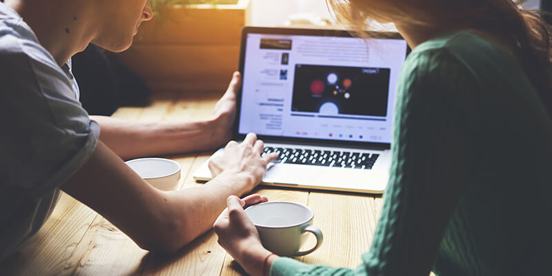 couple-watching-video