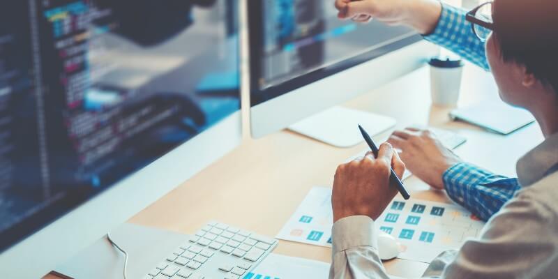 developers-on-computer